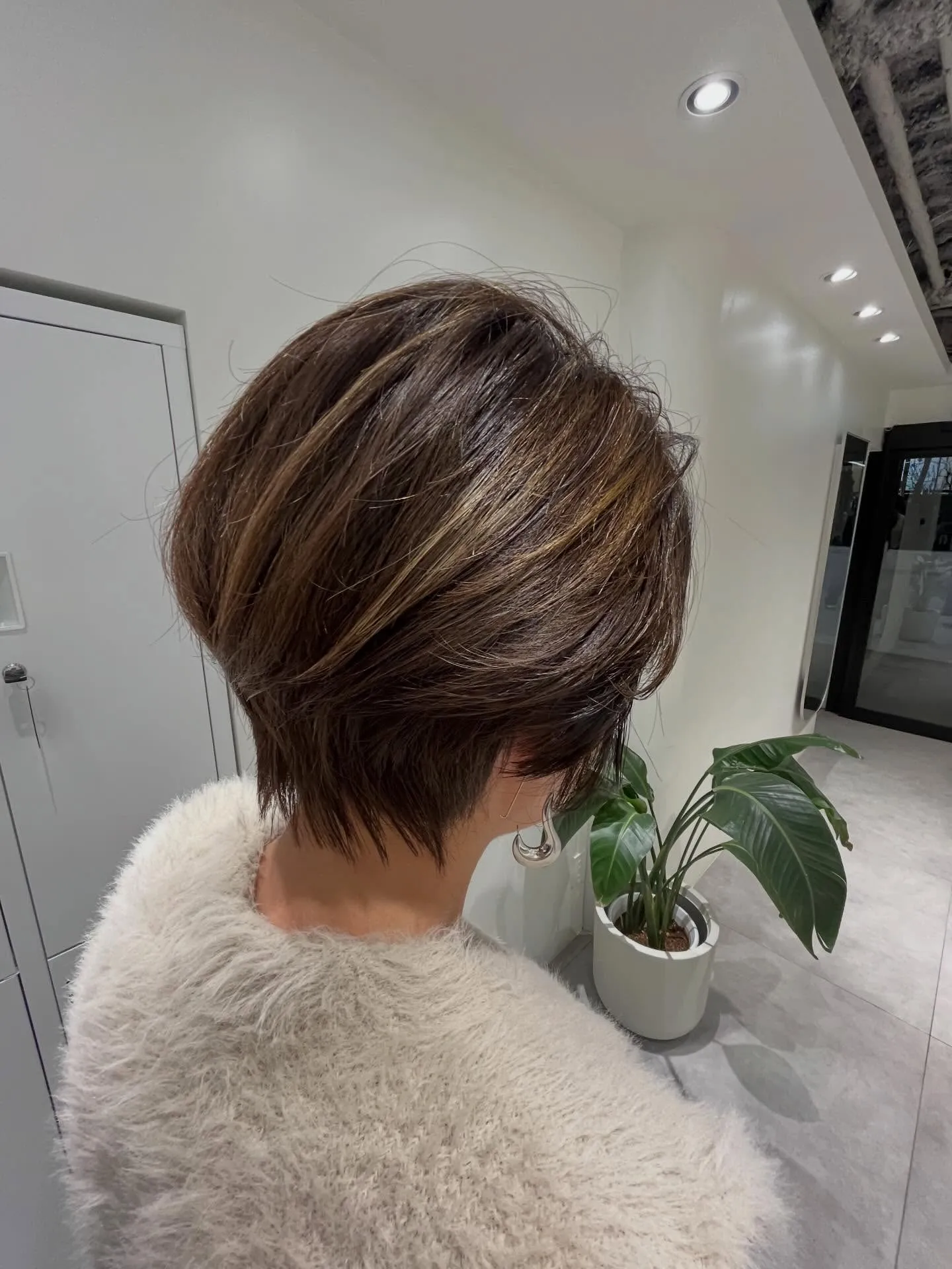 アンダーはディスコネショートレイヤーでカットしてトップは前下...