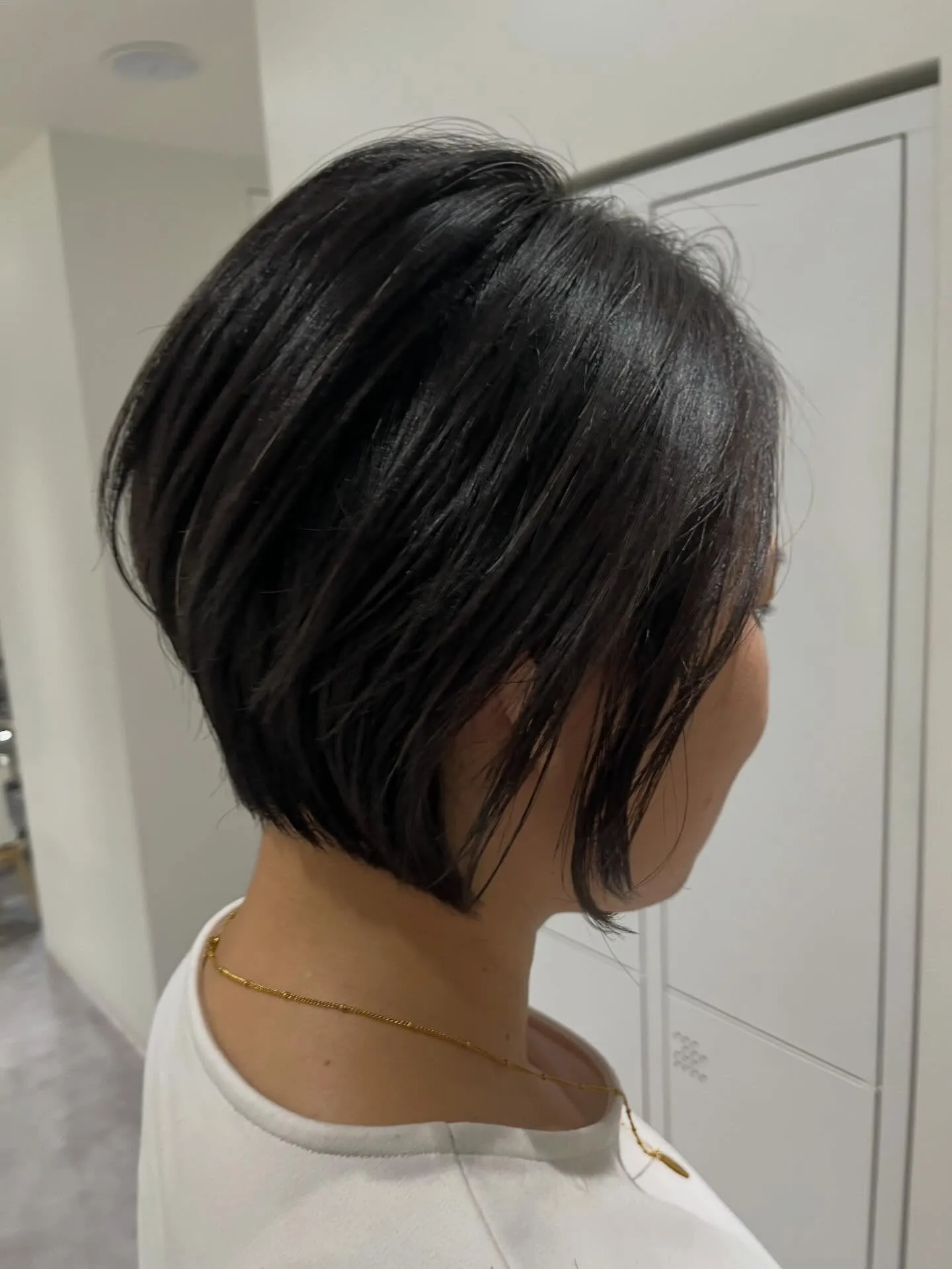 ウエイト高めにして前下がりボブにカットしました!